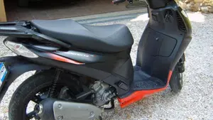Aprilia Sportcity Cube 300 (2008 - 13)  (4)