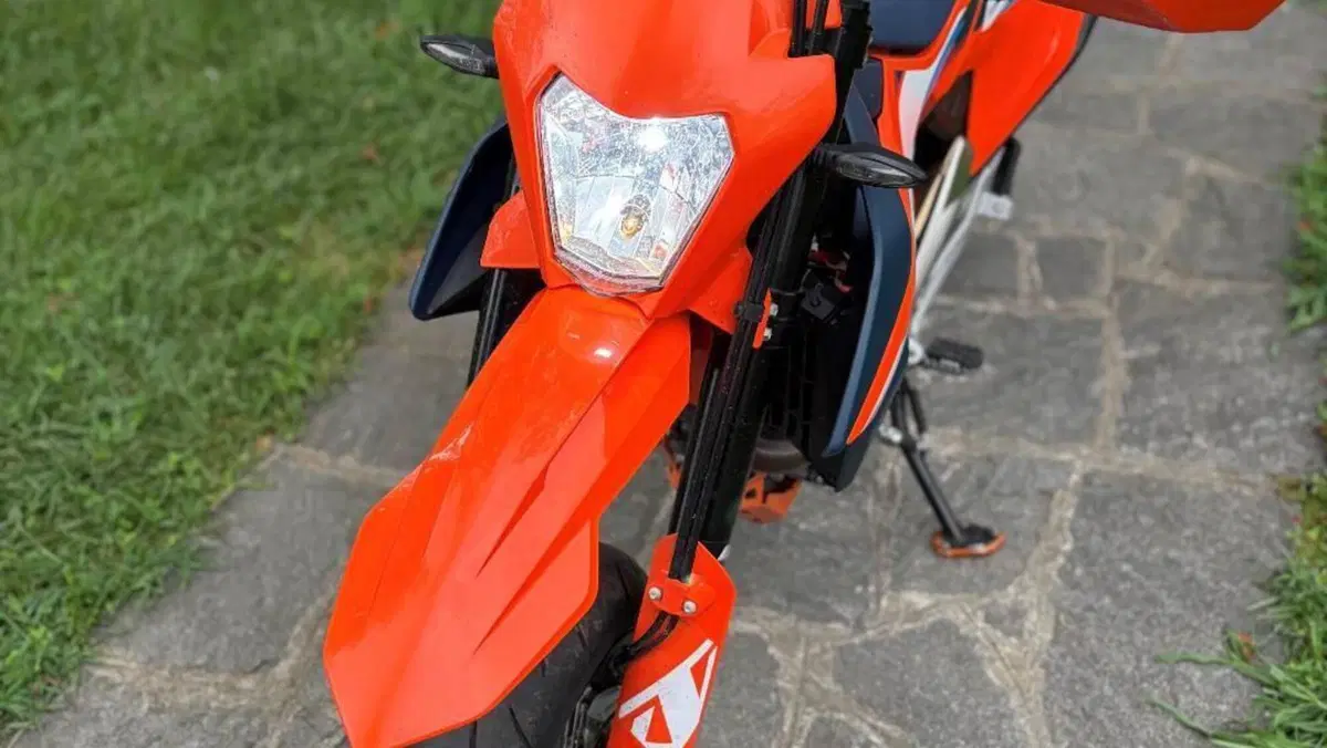 KTM 690 SMC R (2023 - 25)  (3)