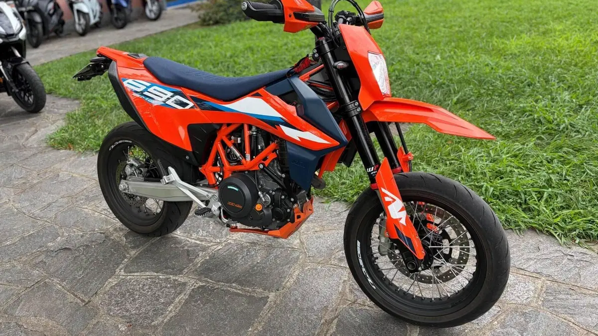 KTM 690 SMC R (2023 - 25)  (4)