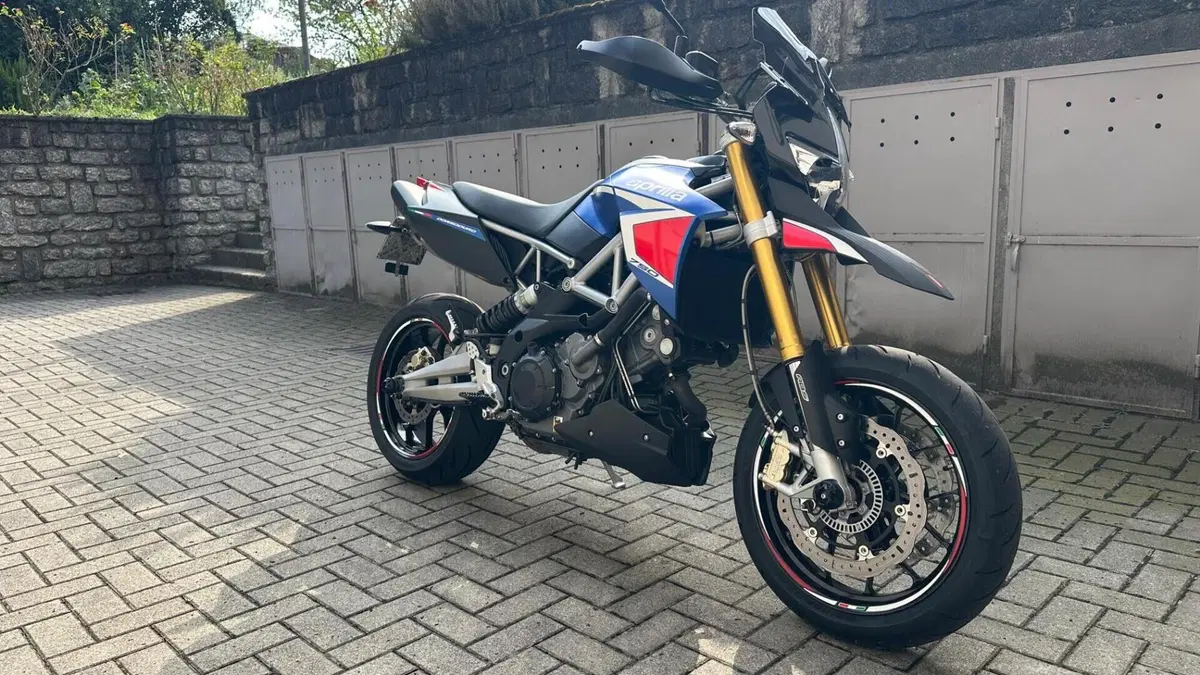 Aprilia Dorsoduro 750 ABS (2009 - 17)  (2)