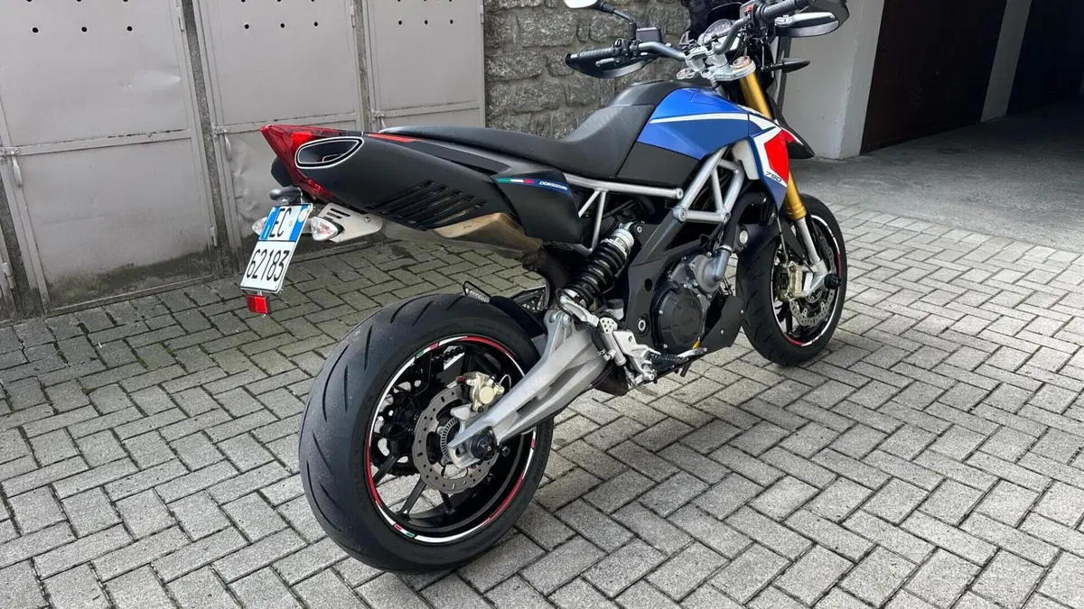 Aprilia Dorsoduro 750 ABS (2009 - 17)  (4)