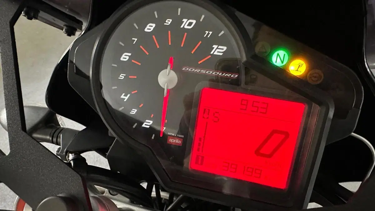Aprilia Dorsoduro 750 ABS (2009 - 17)  (9)