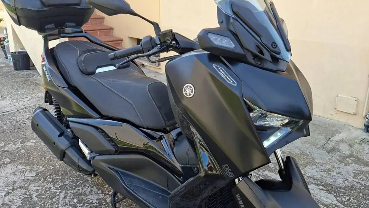 Yamaha X-Max 300 Tech Max (2021 - 24)  (2)