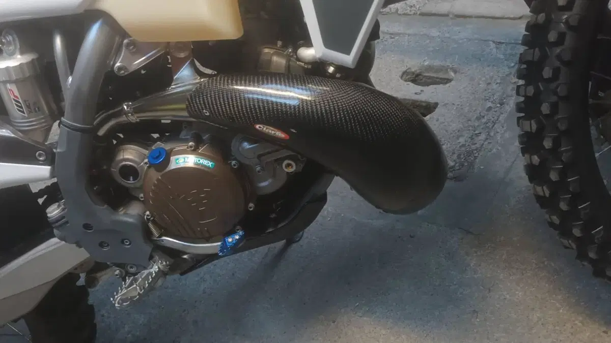 Husqvarna TE 250i (2022)  (2)