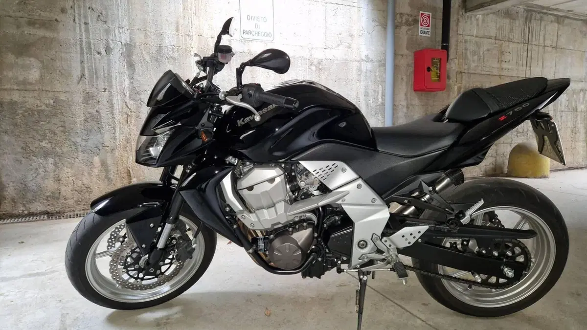 Kawasaki Z 750 (2007 - 14)  (2)
