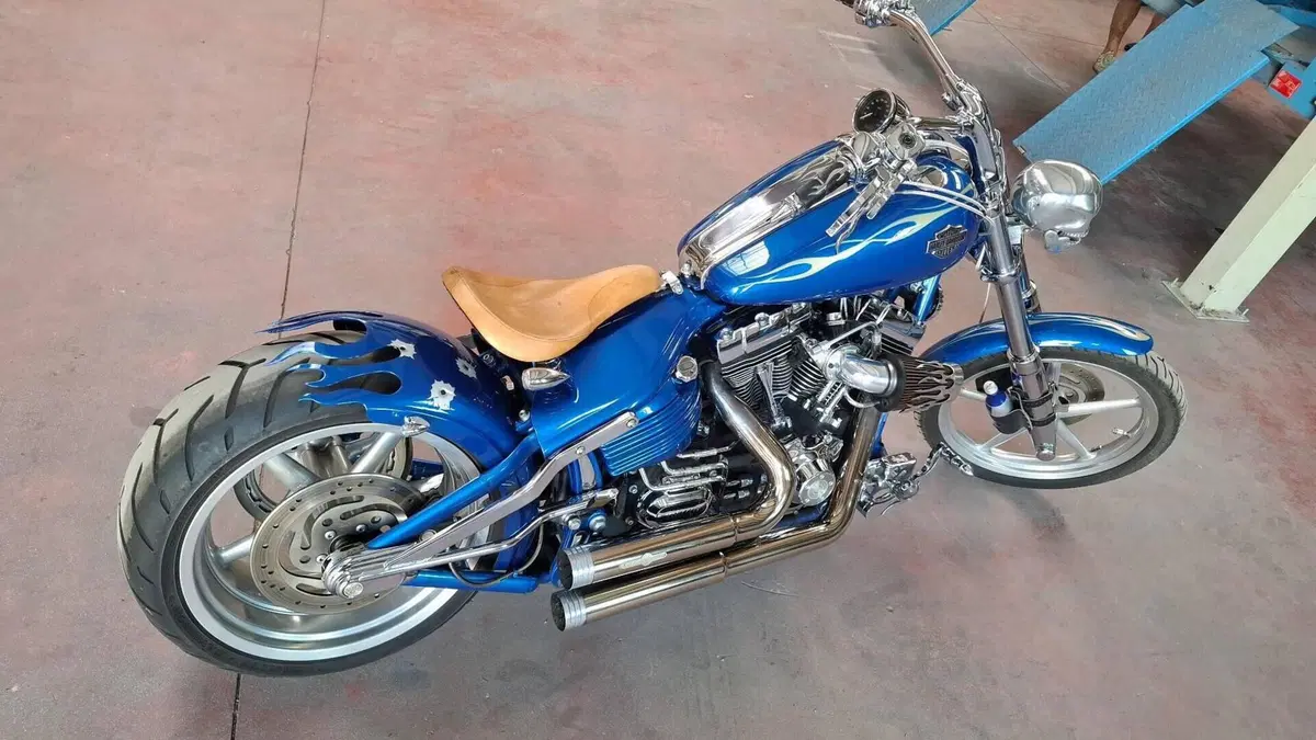 Harley-Davidson 1584 Rocker C (2009 - 11) - FXCWC 