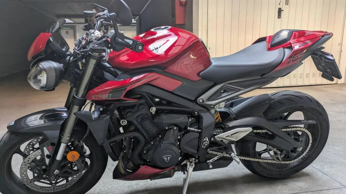 Triumph Street Triple 765 RS (2023 - 26)  (2)