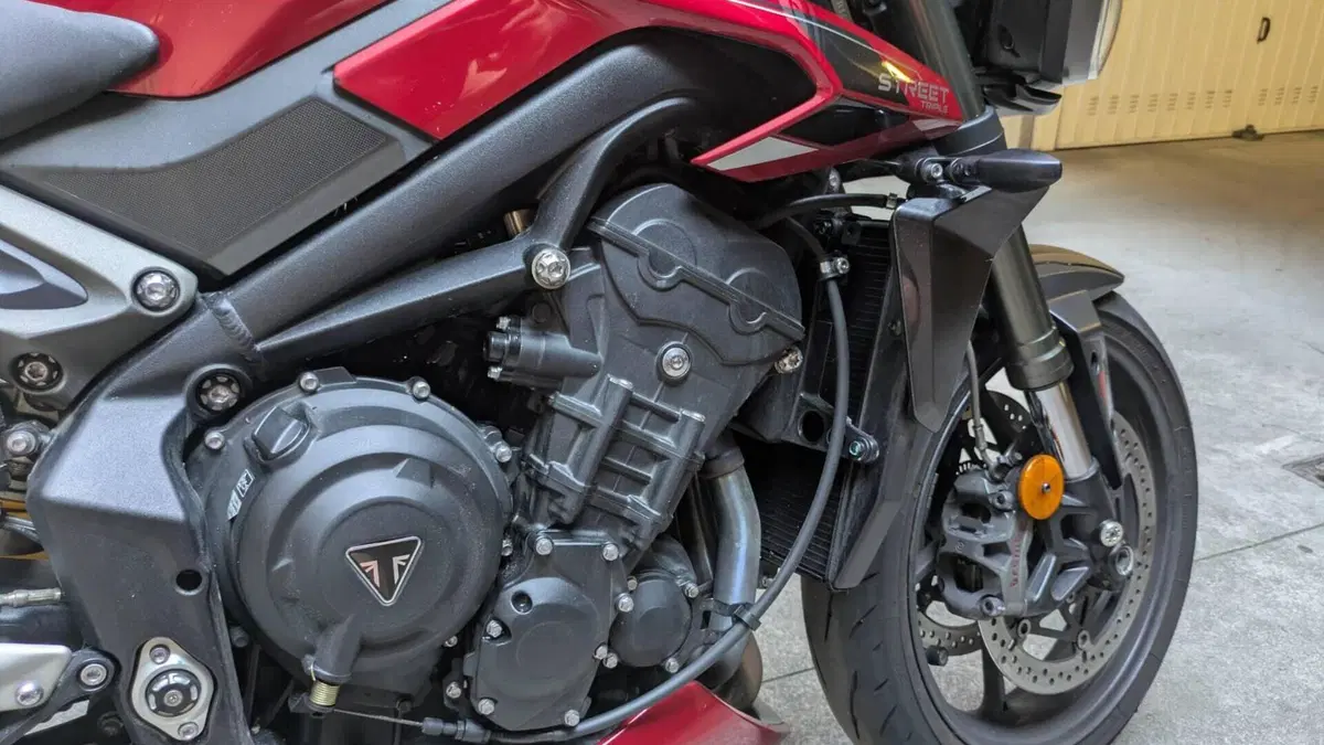 Triumph Street Triple 765 RS (2023 - 26)  (9)