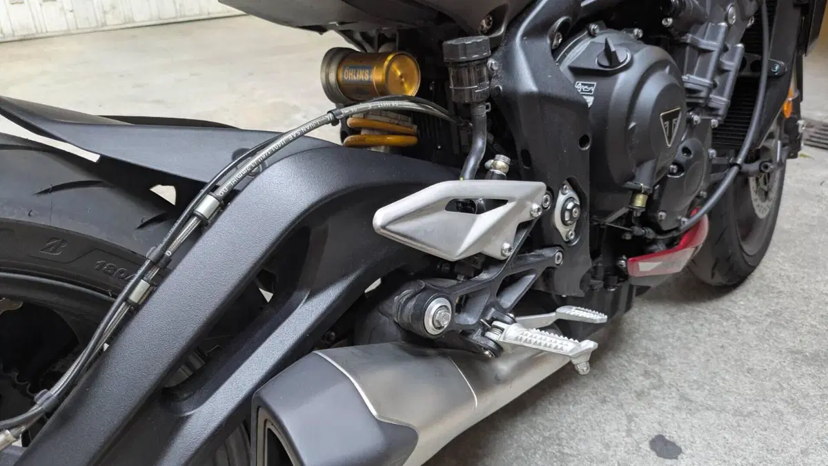 Triumph Street Triple 765 RS (2023 - 26)  (10)