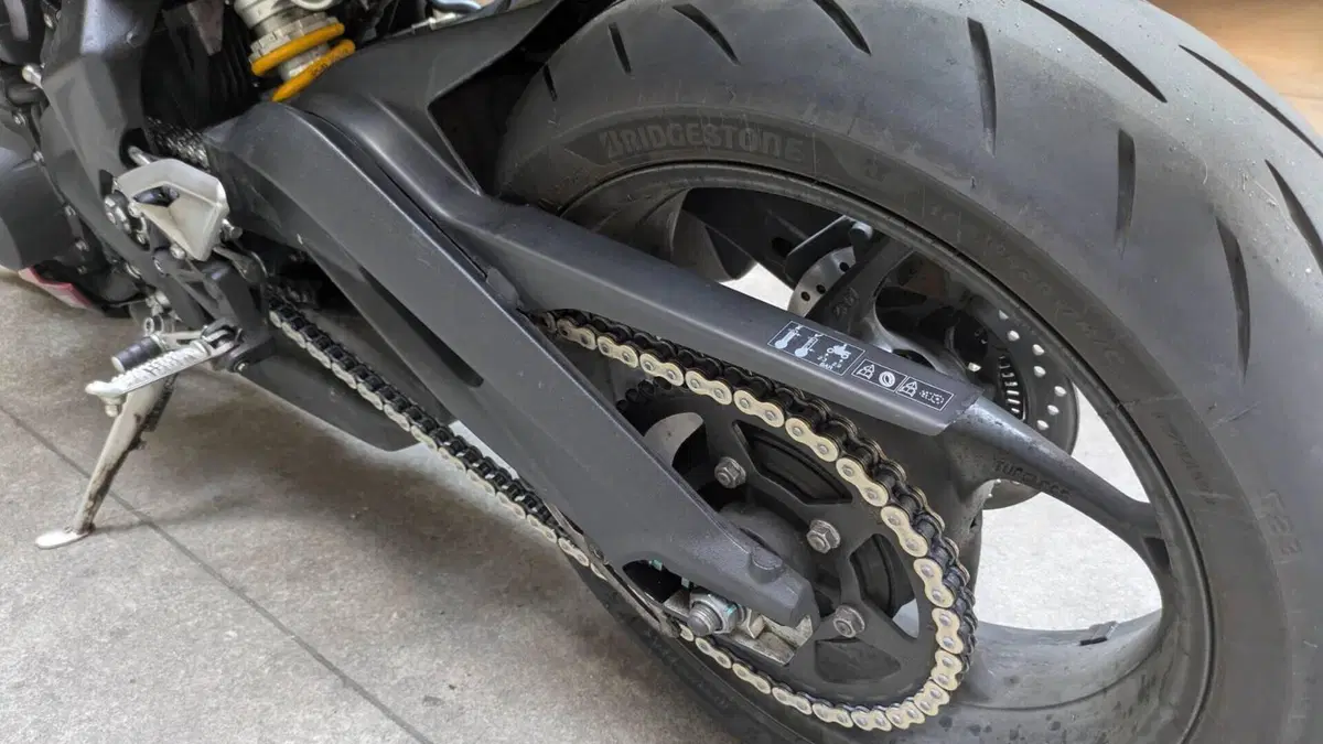 Triumph Street Triple 765 RS (2023 - 26)  (11)