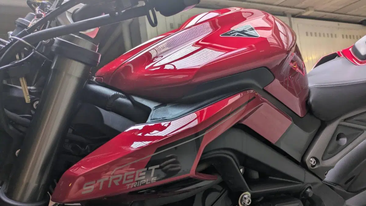 Triumph Street Triple 765 RS (2023 - 26)  (15)