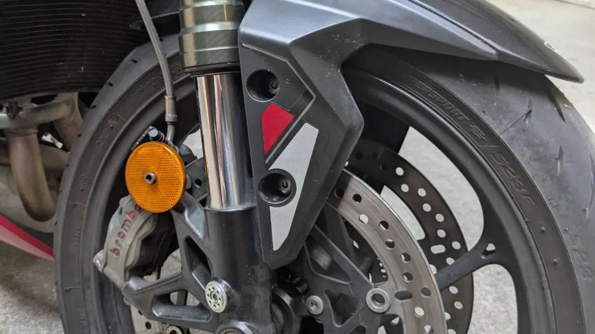 Triumph Street Triple 765 RS (2023 - 26)  (18)