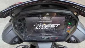 Triumph Street Triple 765 RS (2023 - 26)  (20)