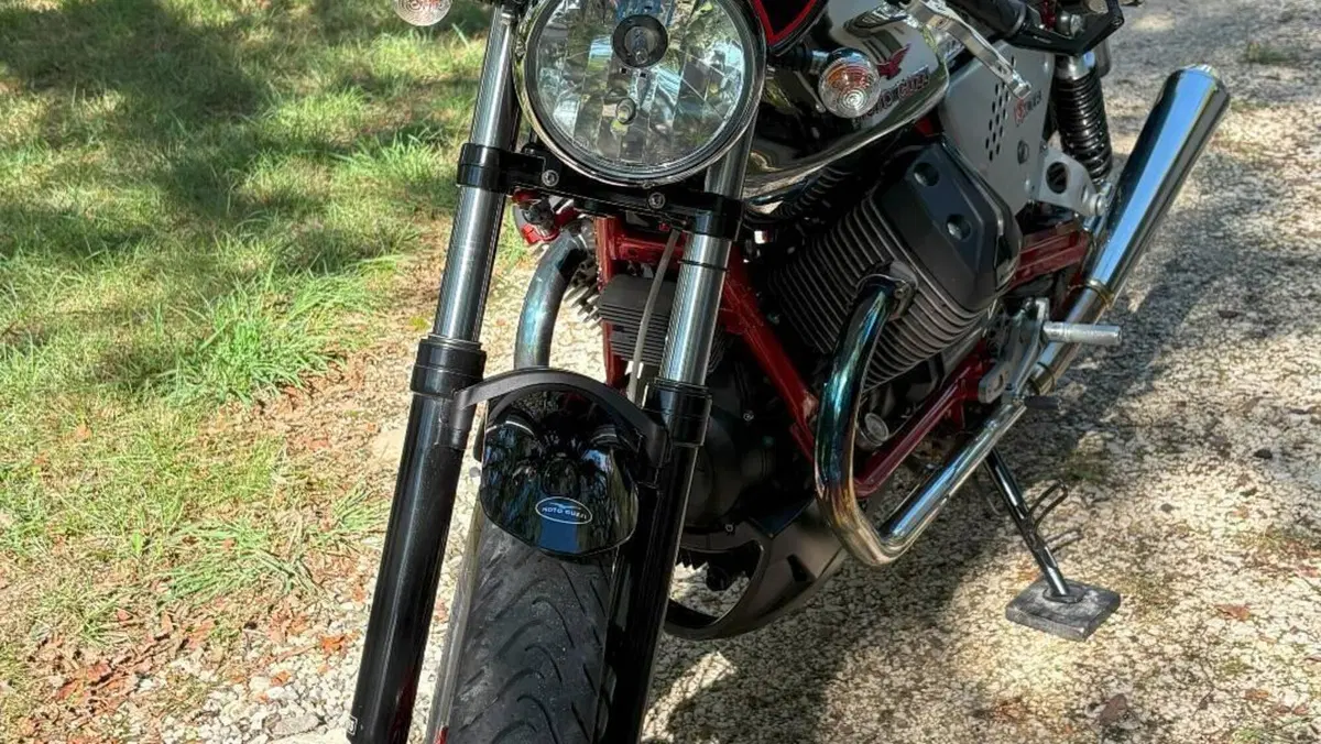 Moto Guzzi V7 II Racer (2015 - 17)  (2)