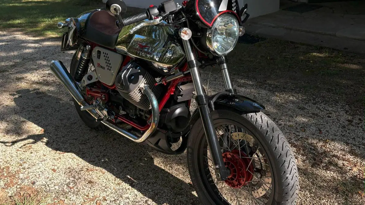 Moto Guzzi V7 II Racer (2015 - 17)  (4)