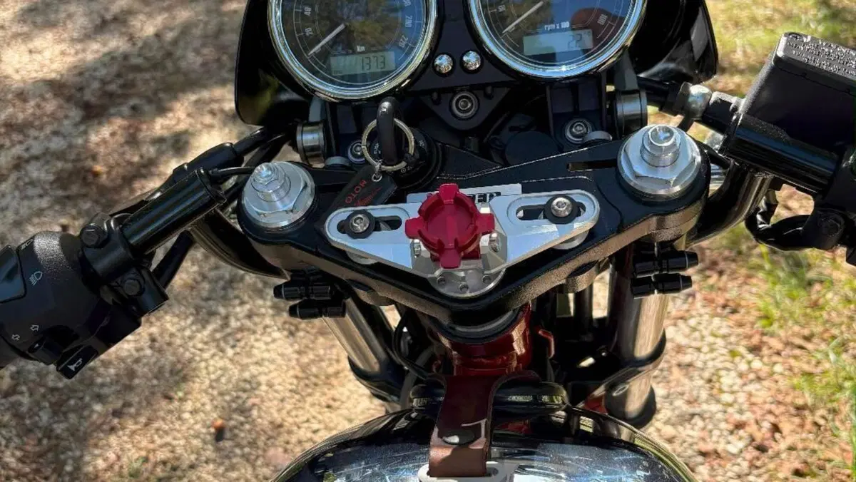 Moto Guzzi V7 II Racer (2015 - 17)  (5)