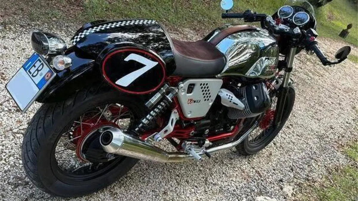 Moto Guzzi V7 II Racer (2015 - 17)  (7)