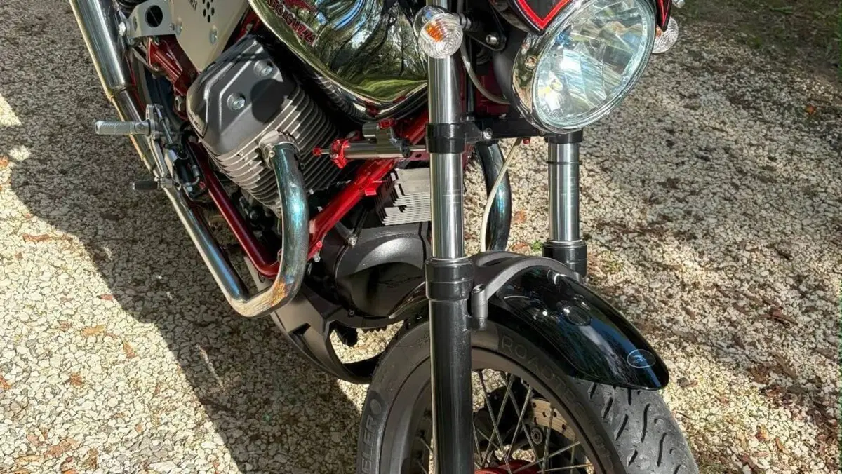Moto Guzzi V7 II Racer (2015 - 17)  (8)