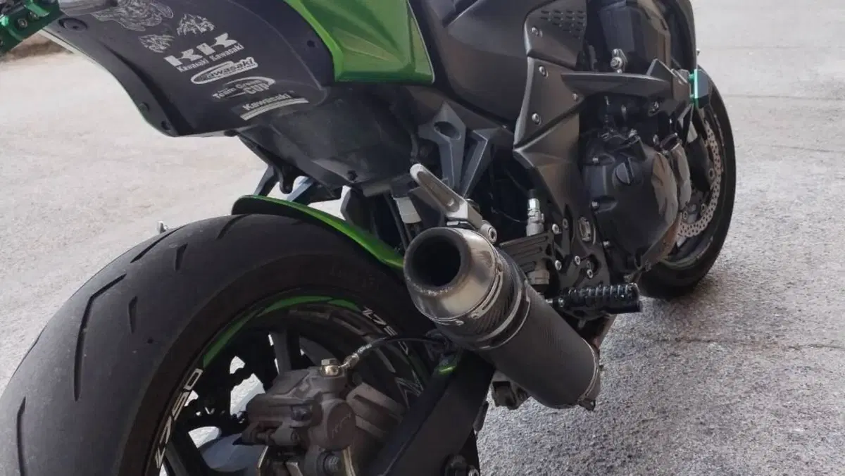 Kawasaki Z 750 (2007 - 14)  (2)