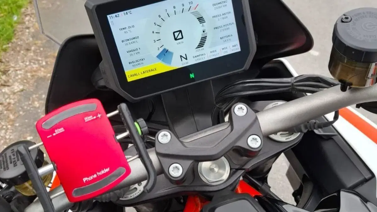KTM 1290 Super Duke GT (2021)  (5)