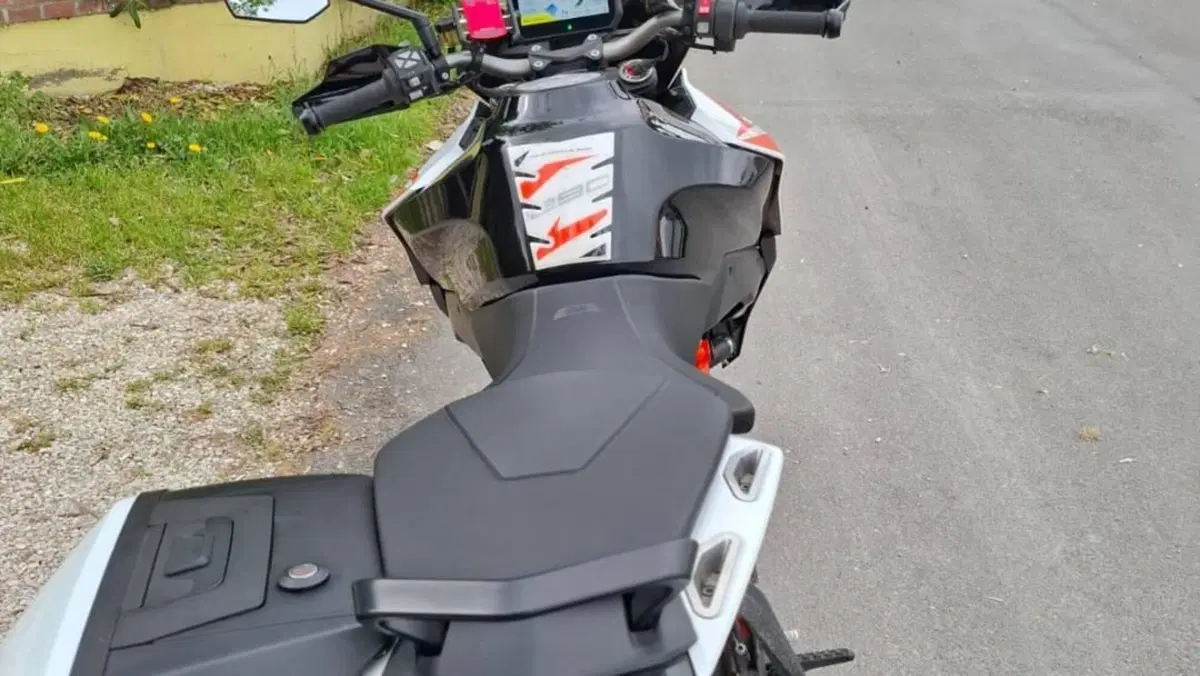 KTM 1290 Super Duke GT (2021)  (7)