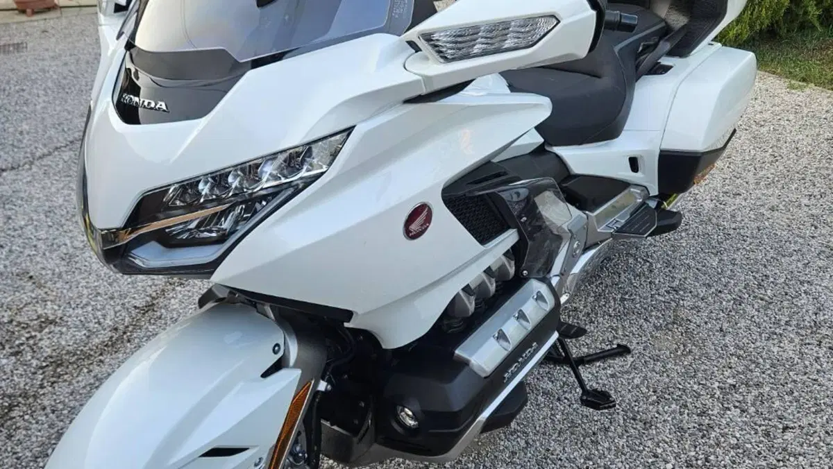 Honda GL 1800 Gold Wing Tour DCT & Airbag (2022 - 24)  (2)