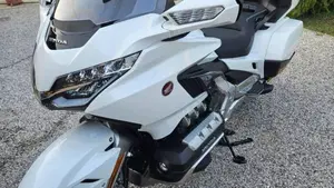Honda GL 1800 Gold Wing Tour DCT & Airbag (2022 - 24)  (2)