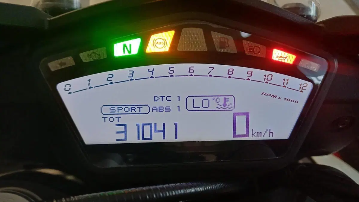 Ducati Hyperstrada 821 (2013 - 15)  (5)