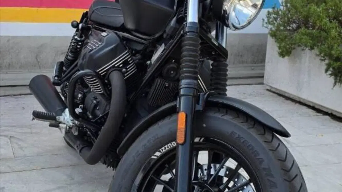 Moto Guzzi V9 Bobber (2016 - 18)  (2)