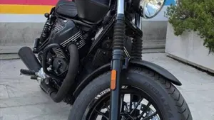 Moto Guzzi V9 Bobber (2016 - 18)  (2)