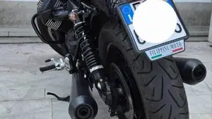 Moto Guzzi V9 Bobber (2016 - 18)  (7)