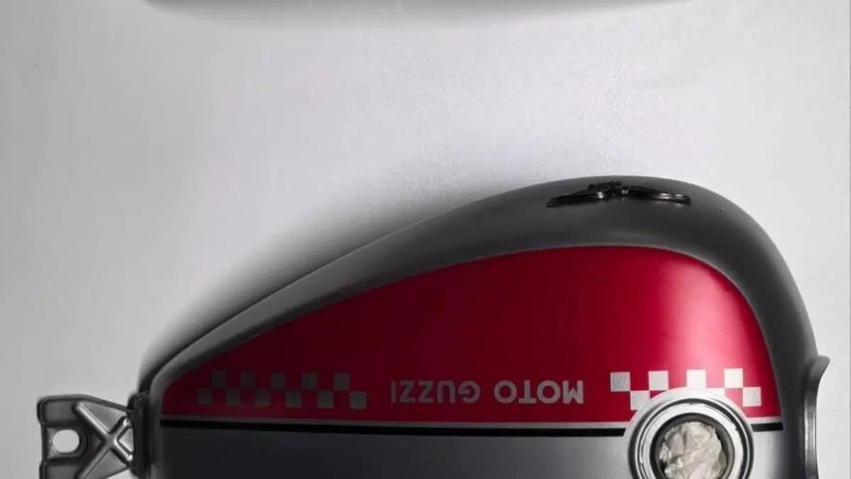 Moto Guzzi V9 Bobber (2016 - 18)  (8)