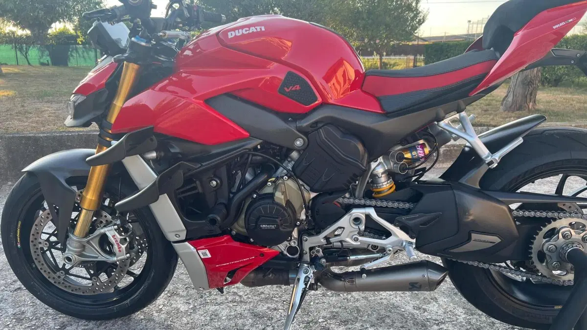 Ducati Streetfighter V4 1100 S (2020) 