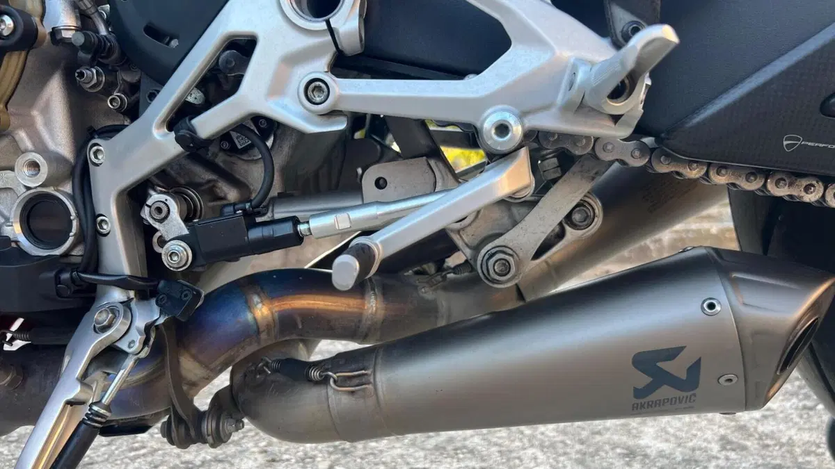 Ducati Streetfighter V4 1100 S (2020)  (16)