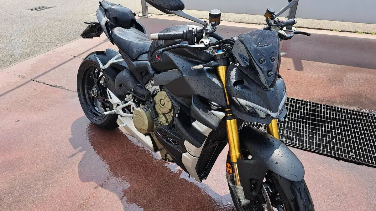 Ducati Streetfighter V4 1100 S (2021 - 22)  (2)