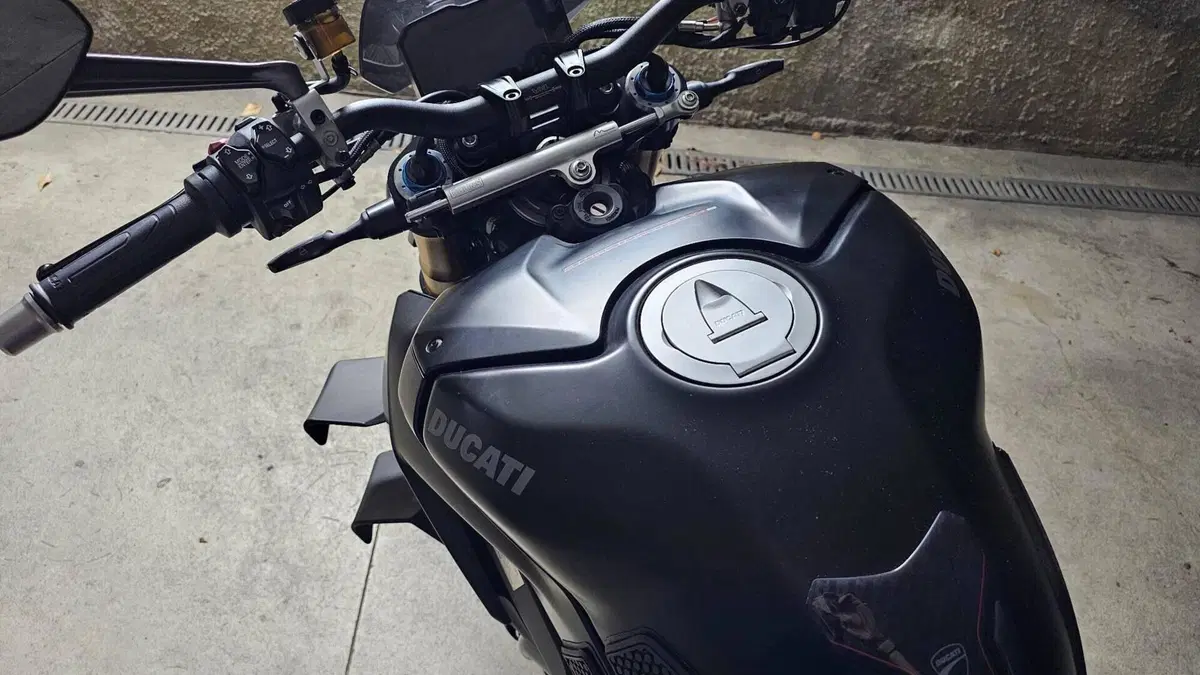 Ducati Streetfighter V4 1100 S (2021 - 22)  (14)
