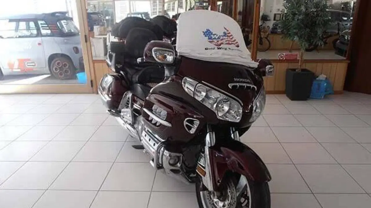 Honda GL 1800 Gold Wing (2007 - 11)  (2)