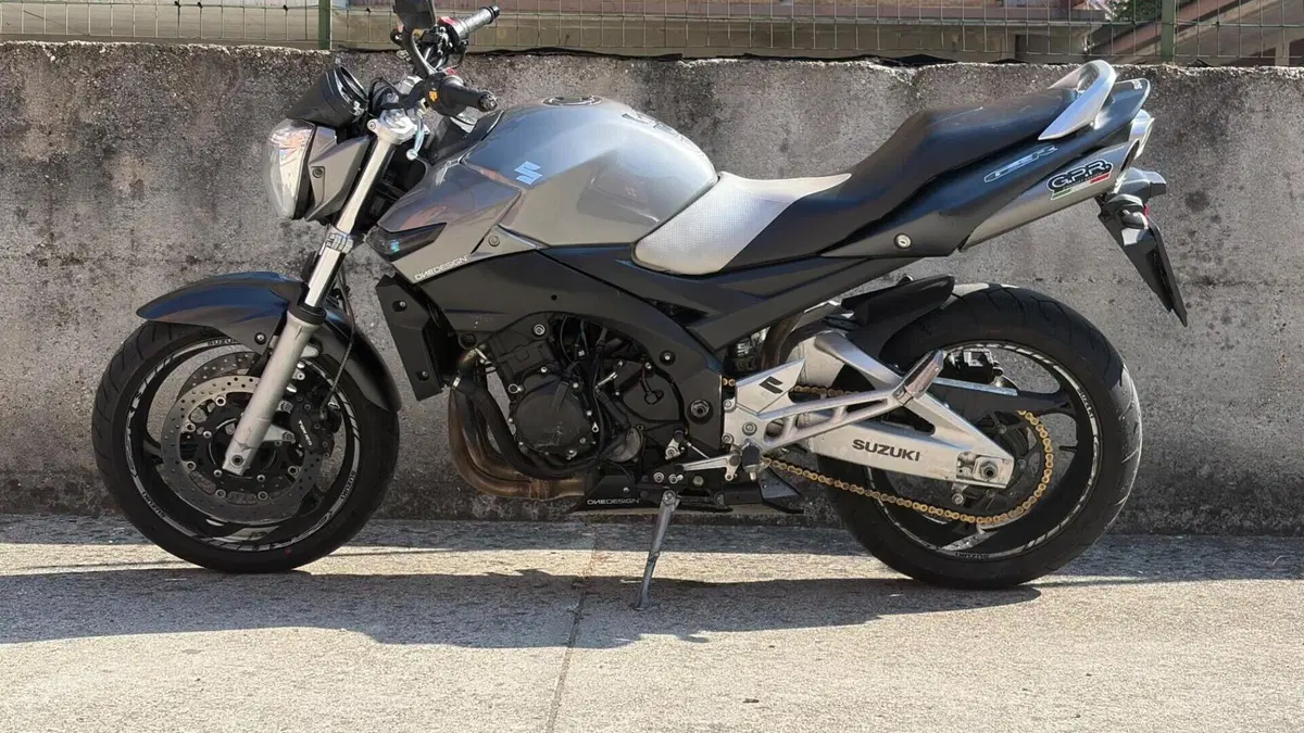 Suzuki GSR 600 (2006 - 11)  (2)