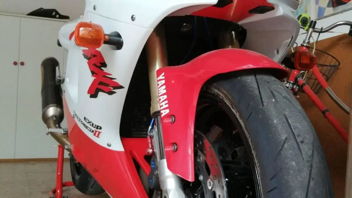 Yamaha YZF R1 (1998 - 99)  (4)