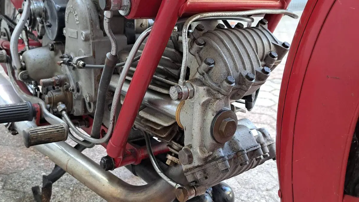 Moto Guzzi   (8)
