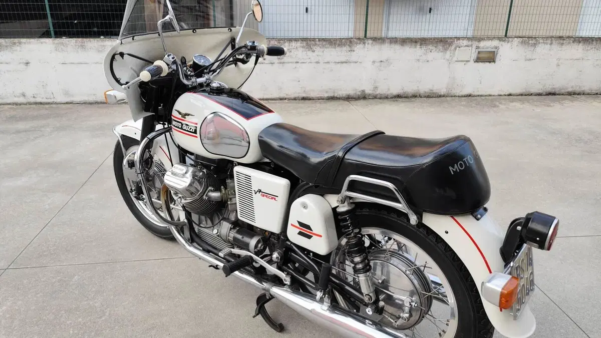 Moto Guzzi   (2)