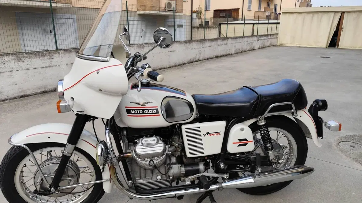 Moto Guzzi   (8)