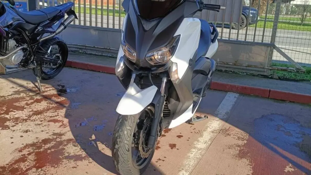 Yamaha X-Max 250 (2014 - 16)  (2)