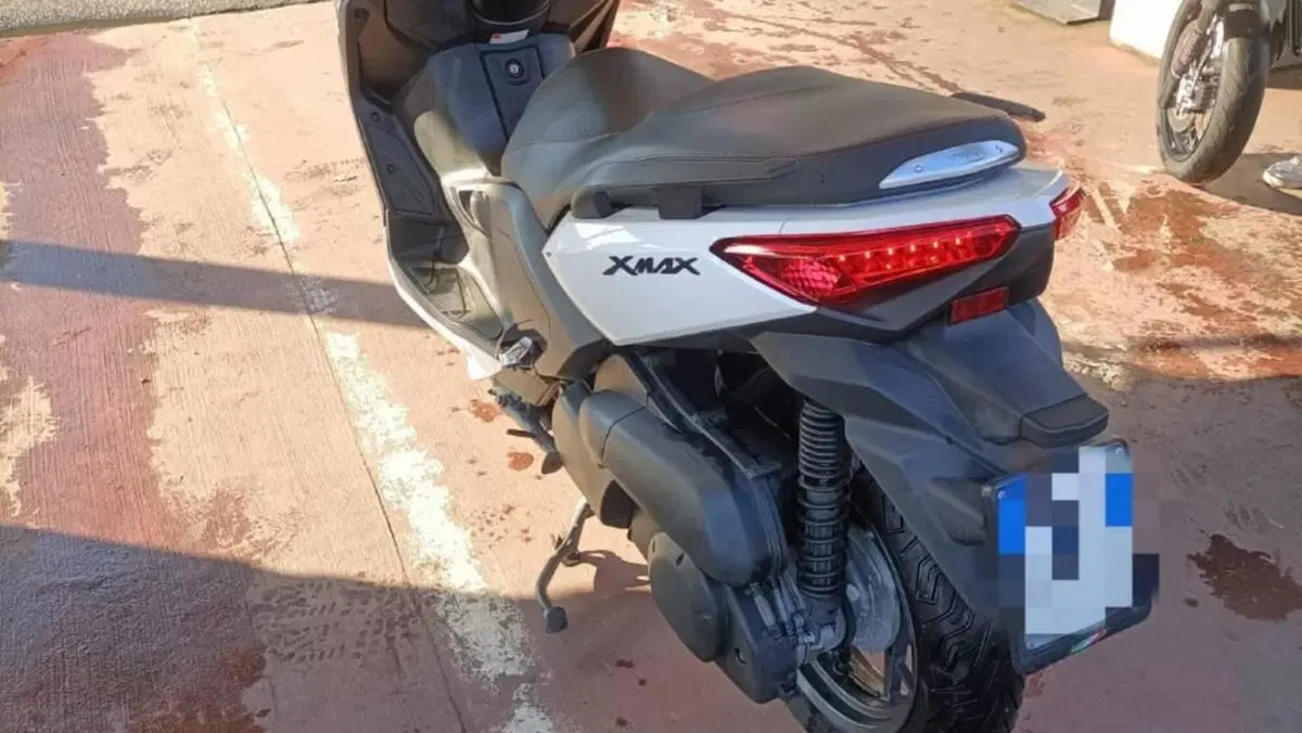 Yamaha X-Max 250 (2014 - 16)  (4)