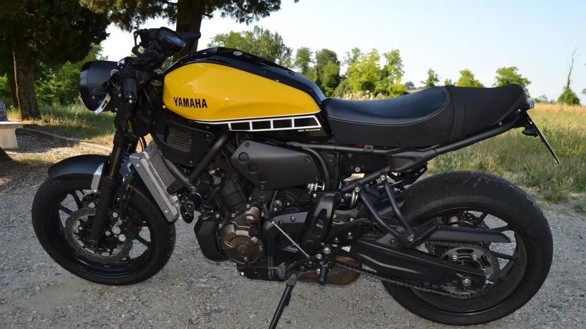 Yamaha XSR 700 ABS 60th Anniversary (2016 - 18)  (2)