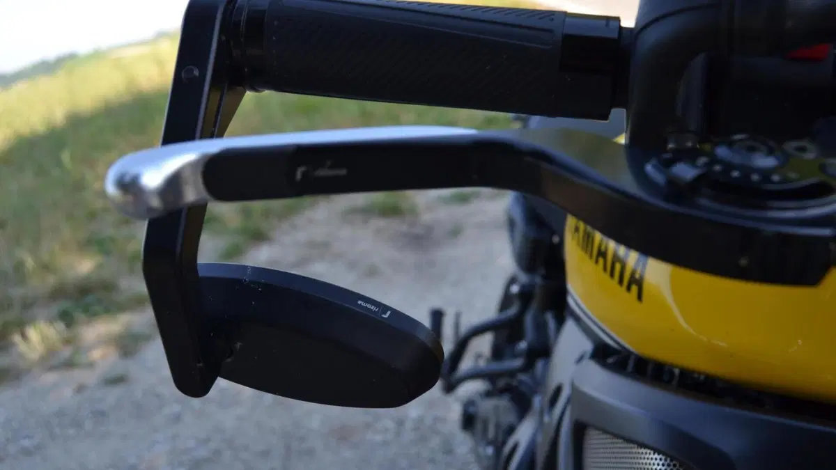 Yamaha XSR 700 ABS 60th Anniversary (2016 - 18)  (9)