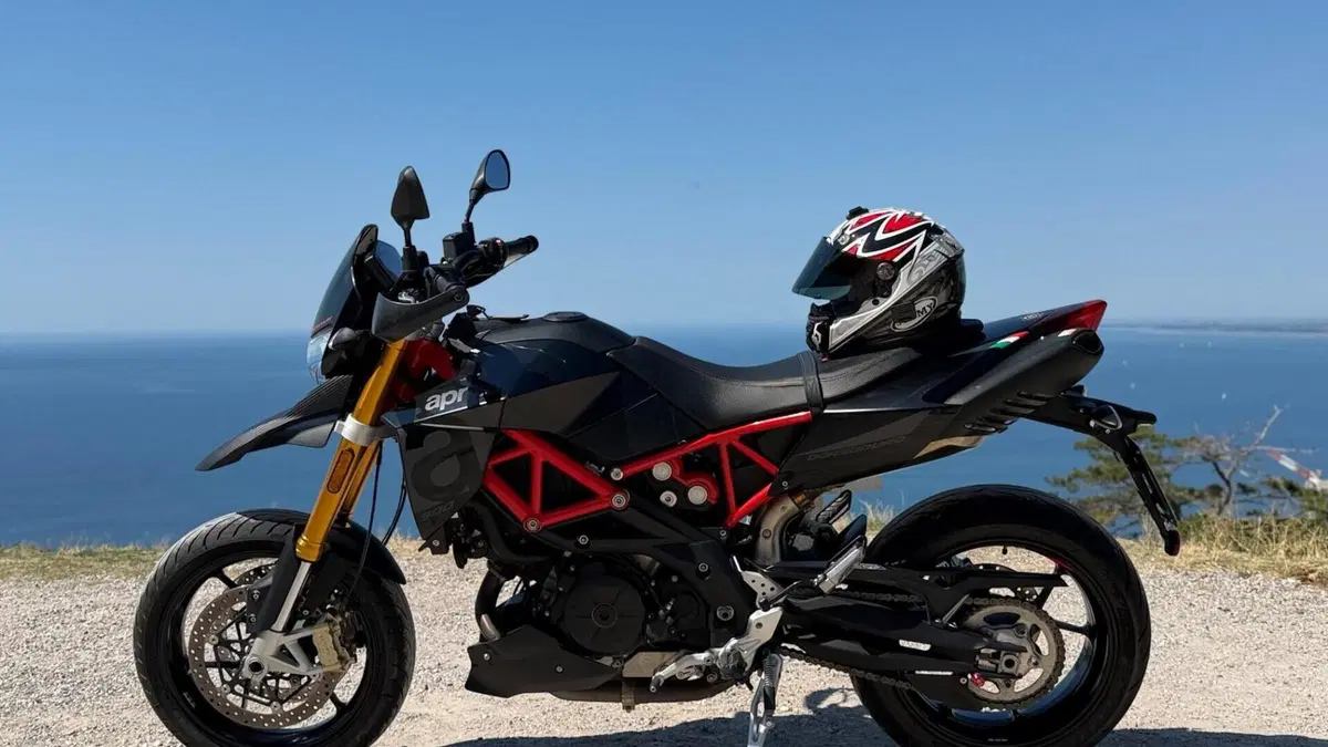 Aprilia Dorsoduro 900 (2017 - 20)  (2)