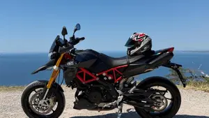 Aprilia Dorsoduro 900 (2017 - 20)  (2)
