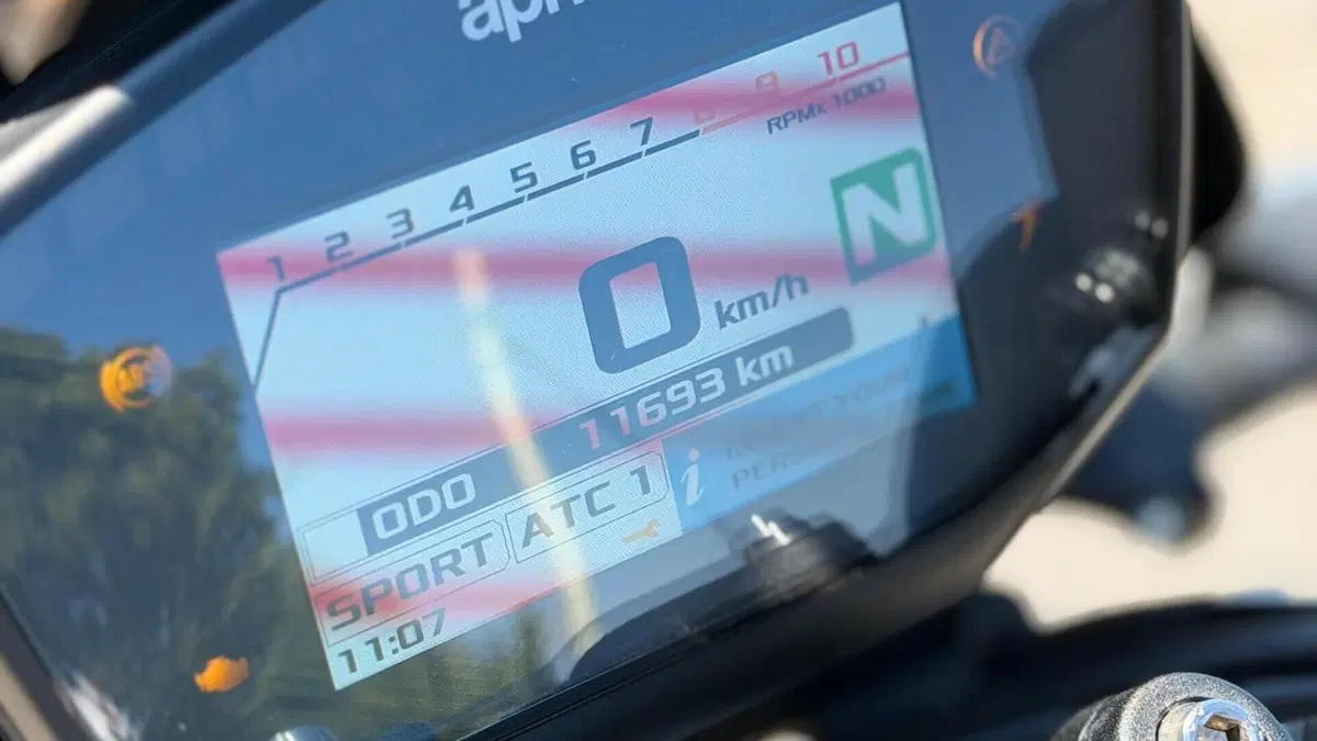 Aprilia Dorsoduro 900 (2017 - 20)  (7)