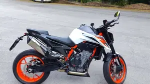 KTM 890 Duke R (2021)  (3)